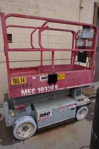 lot 38 image: MEC 1932ES Electric Scissor Lift - 25 Max Work Height