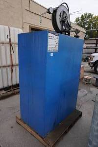 lot 46 image: Steel Oil Tank with Dispenser - 0W-20