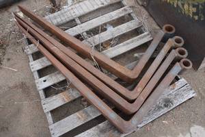 lot 56 image: 4 Heavy Equipment Forks