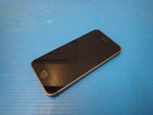 Apple&nbspiPhone 5s A1533  32GB of storage  AT&ampT Carrier Locked  Includes charging cable  small crack in corner