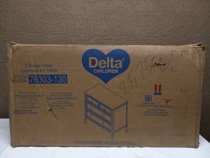 DELTA CHILDREN DRESSER
