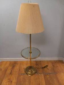 VINTAGE BRASS FLOOR LAMP WITH GLASS TOP TABLE
