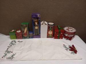 ASSORTED CHRISTMAS ITEMS