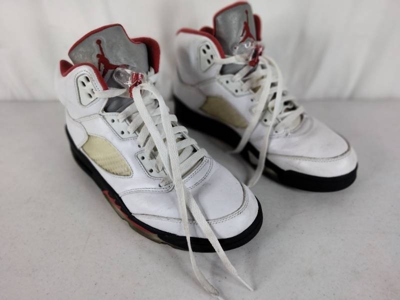 Mens Nike Air Jordans Size 9