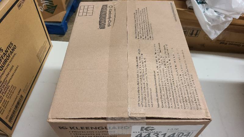 lot 532 image: V 200 Sensicare SLT Medline Surgical Gloves New in Box