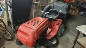 lot 1 image: Yard Machine by MTD Riding Lawnmower with leaf and mulch catcher