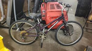 lot 6 image: Schwinn Frontier Bicycle