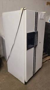 lot 9 image: 2 Door Refridgerator with ice and water dispensor