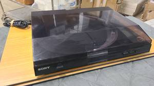 lot 23 image: Sony Full Automatic Turntable System PS-LX250H