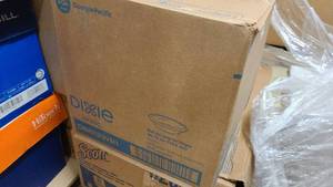 lot 68 image: Dixie Brand Box of Light-Weight 12oz Paper Bowls