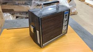 lot 88 image: Vintage Readers Digest Unfolding Portable Radio