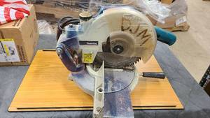 lot 93 image: 10 Makita Miter Saw