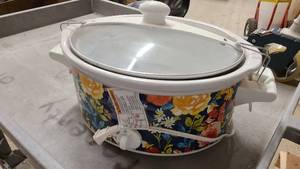 lot 113 image: Cute Crockpot in good condition
