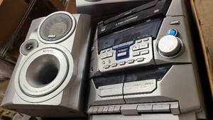 lot 115 image: RCA 5-Disc Changer Stereo Setup