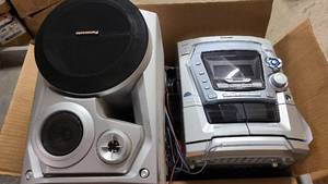 lot 116 image: Panasonic 5 CD Changer Stereo Setup