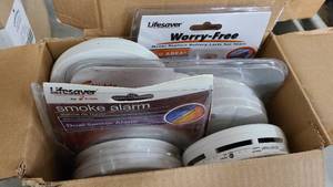 lot 118 image: Box of Smoke alarms some new in case