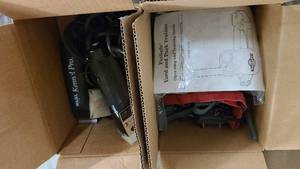 lot 119 image: Box of Pet Related training collars and electric shavers