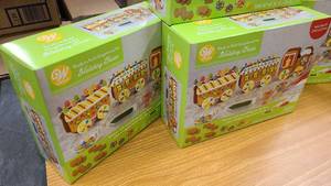 lot 211 image: 5 Boxes of Wilton Ready to Build Ginger Bread Kits