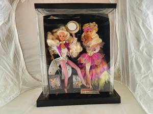 lot 236 image: NIB Radio City Barbie