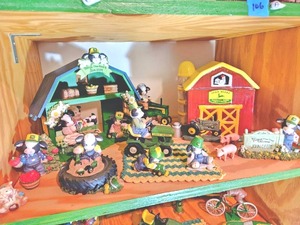 lot 106 image: John Deere Collectibles #3