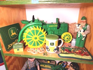 lot 110 image: John Deere Collectibles #7