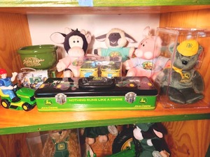 lot 111 image: John Deere Collectibles #8