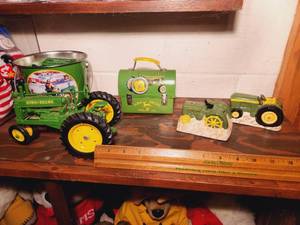 lot 113 image: John Deere Collectibles #10