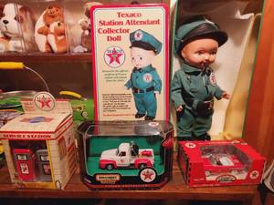lot 127 image: Texaco Advertising Toys Lot