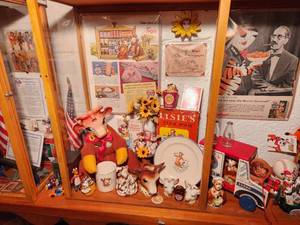 lot 129 image: Elsie the Cow Advertising Toys Lot