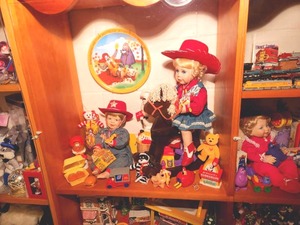 lot 131 image: McDonalds Advertising Toys #1 Lot