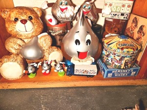 lot 144 image: Hershey Advertising Toys Lot