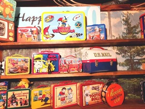 lot 171 image: Advertising Lunch Boxes Lot #2