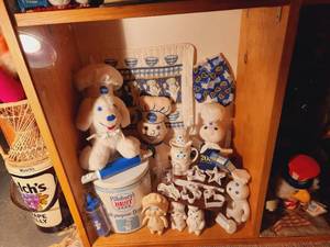 lot 180 image: Pillsbury Advertising Toys and Collectibles