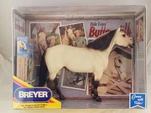 lot 214 image: NIB Breyer #8 Buttermilk