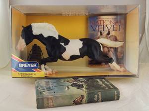 lot 243 image: NIB Breyer #16 National Velvet