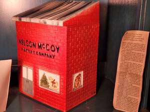 lot 262 image: Nelson McCoy Pottery Cookie Jar