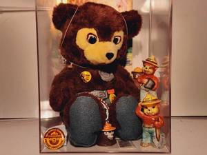 lot 266 image: Smokey the Bear Diorama