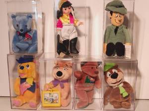 lot 264 image: 7 Plush Toys