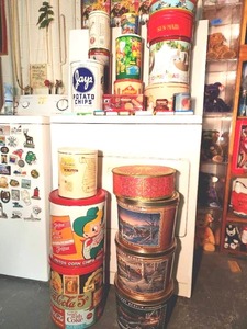 lot 275 image: Tins Lot