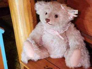 lot 283 image: Vintage Steiff Bear