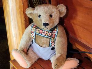 lot 284 image: Vintage Steiff Bear