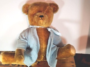 lot 288 image: Vintage Brown Bear, Brown Eyes, Seated