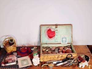 lot 293 image: Sewing Box, Basket & Quilting Lot