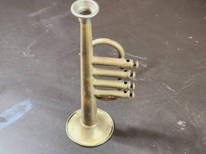 lot 314 image: Antique Toy Trumpet