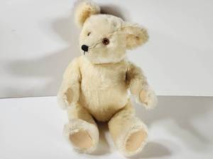 lot 328 image: Vintage Steiff Bear Ophelia