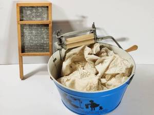 lot 345 image: Vintage Toy Laundry