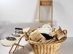 lot 346 image: Antique Toy Laundry