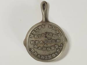 lot 352 image: Vintage Mount Penn Mini Advertising Skillet