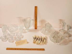 lot 362 image: Antique Doll Crystal