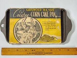 lot 367 image: Tea Size Griswold Mini 262 Corn Cake Pan with Original Sleeve